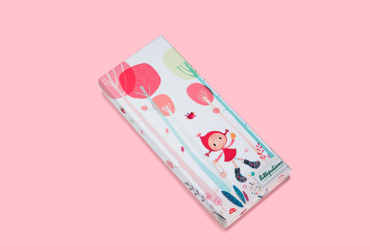 83043_Chaperon_rouge_poupée__boite_fermee_fond_rose_BD
