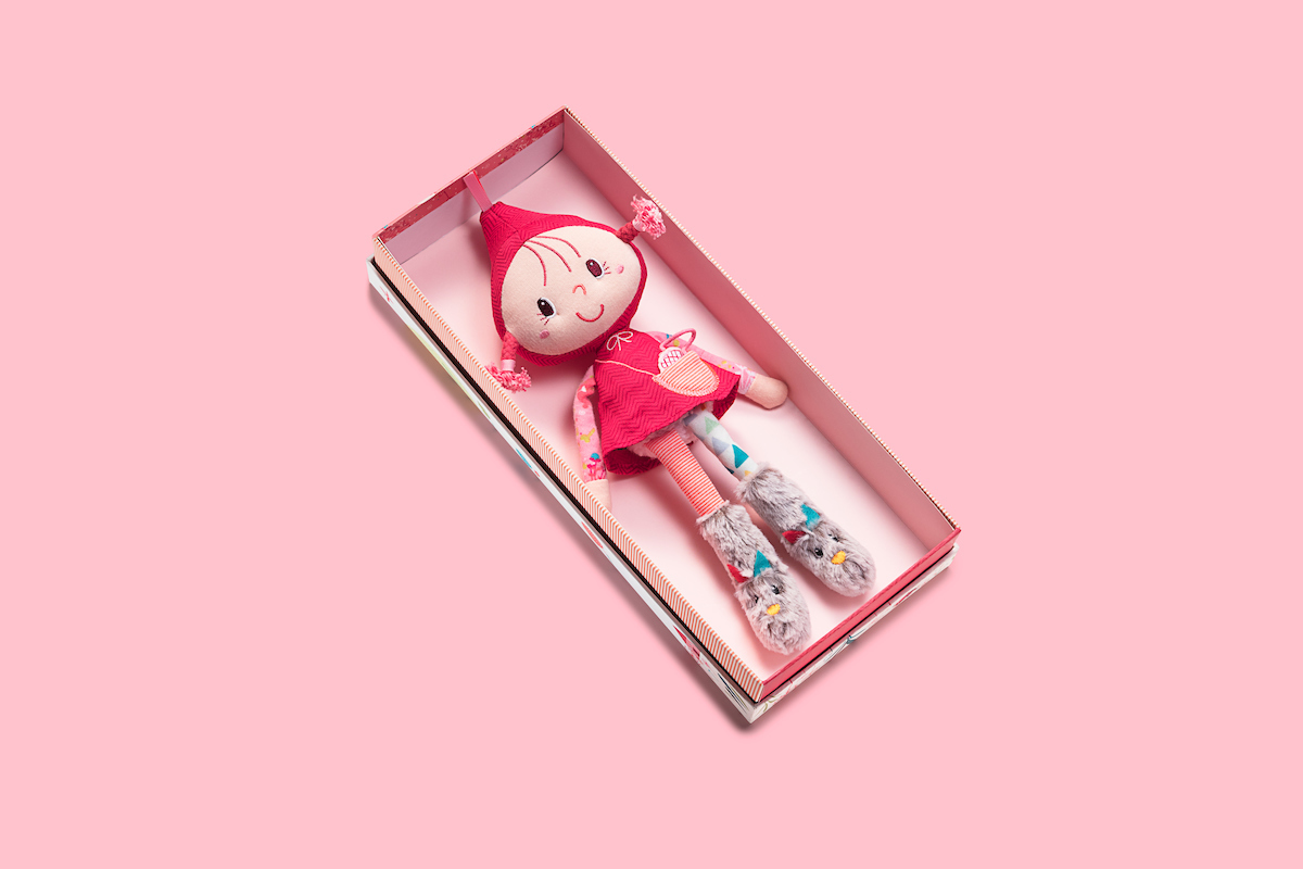 83043_Chaperon_rouge_poupée_boite_fond_rose_BD